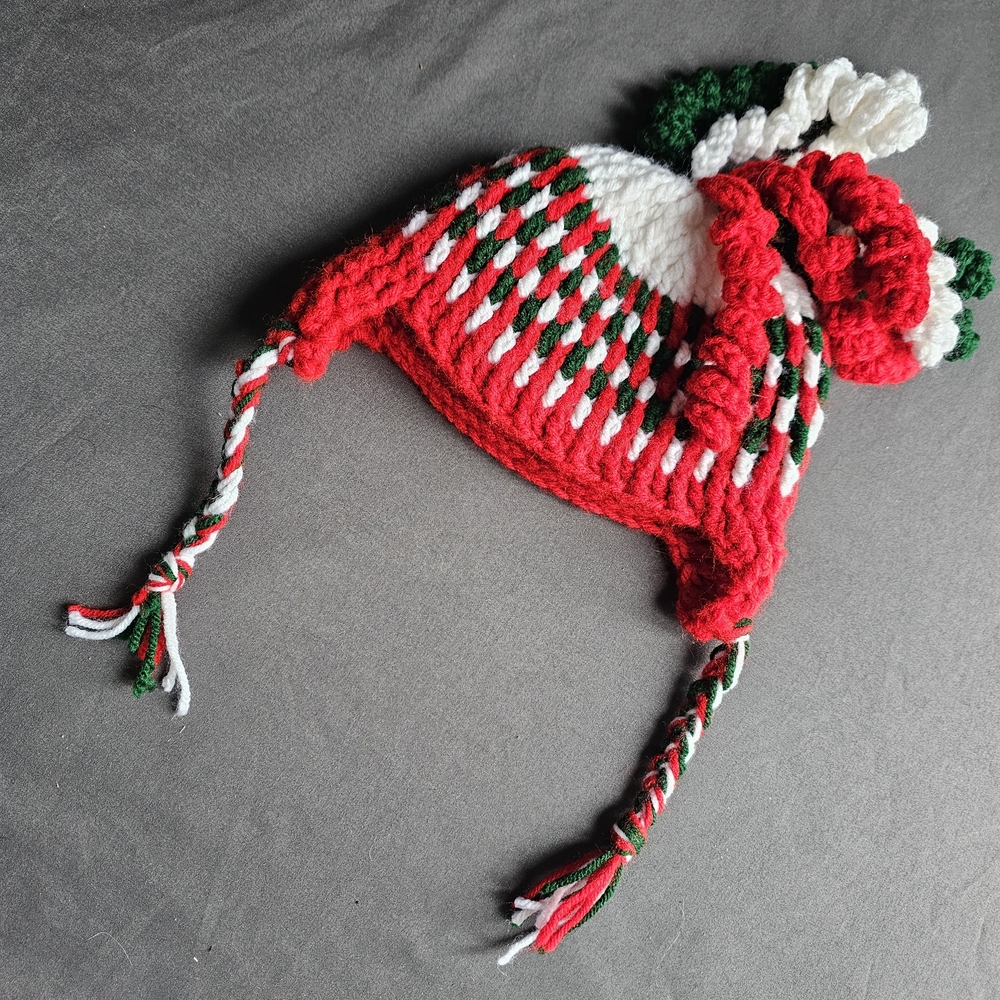 💥Childrens Handmade Festive Red and Green Kids Winter Hat
